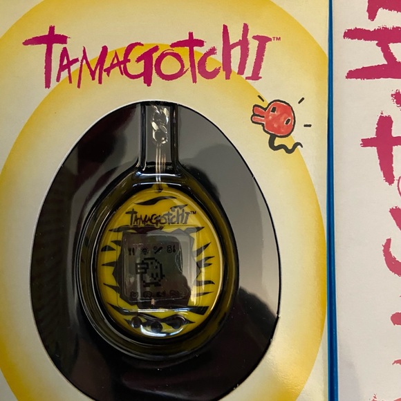 5 Vintage Tamagotchis;gold,green, white,yellow/black,blue/pink-unopened in boxes - Picture 4 of 6